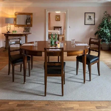 Hotel Der Schlosswirt Zu - Biedermeierhotel Und Restaurant Anif