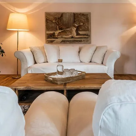 Der Schlosswirt Zu - Biedermeierhotel Und Restaurant Hotel 4*