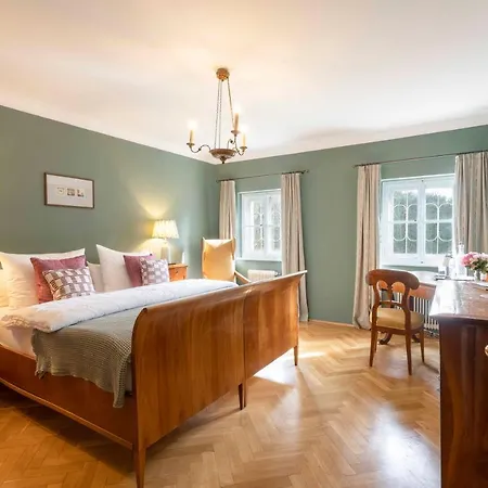 Der Schlosswirt Zu - Biedermeierhotel Und Restaurant