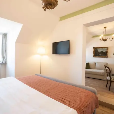 Hotel Der Schlosswirt Zu - Biedermeierhotel Und Restaurant