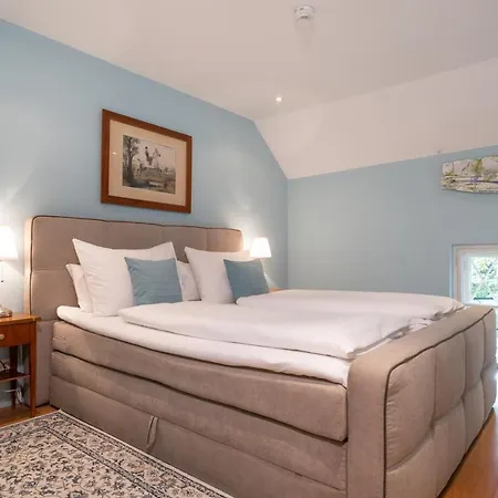 Hotel Der Schlosswirt Zu - Biedermeierhotel Und Restaurant 4*