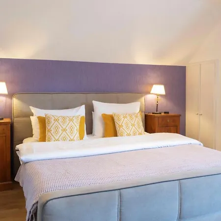 Hotel Der Schlosswirt Zu - Biedermeierhotel Und Restaurant Anif