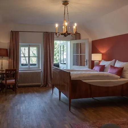 Der Schlosswirt Zu - Biedermeierhotel Und Restaurant 4*