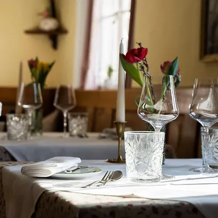 Der Schlosswirt Zu - Biedermeierhotel Und Restaurant Hotel