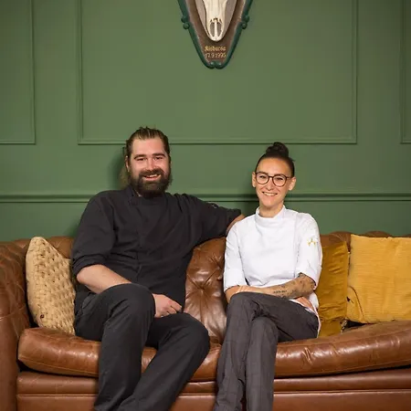 Der Schlosswirt Zu - Biedermeierhotel Und Restaurant 4*