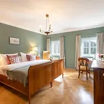 Der Schlosswirt Zu - Biedermeierhotel Und Restaurant