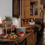Der Schlosswirt Zu - Biedermeierhotel Und Restaurant 4*