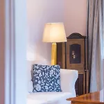 Hotel Der Schlosswirt Zu - Biedermeierhotel Und Restaurant 4*