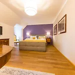 Hotell Der Schlosswirt Zu - Biedermeierhotel Und Restaurant 4*