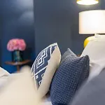 Der Schlosswirt Zu - Biedermeierhotel Und Restaurant ホテル アニフ