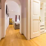 Der Schlosswirt Zu - Biedermeierhotel Und Restaurant 4*