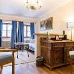 Der Schlosswirt Zu - Biedermeierhotel Und Restaurant Hotell 4*