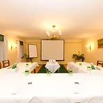 Der Schlosswirt Zu - Biedermeierhotel Und Restaurant 4* Anif