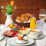 Der Schlosswirt Zu - Biedermeierhotel Und Restaurant 4*