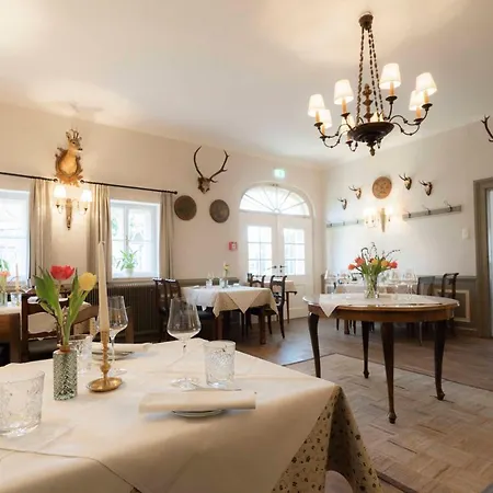 מלון Der Schlosswirt Zu - Biedermeierhotel Und Restaurant