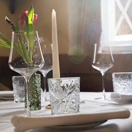 Der Schlosswirt Zu - Biedermeierhotel Und Restaurant מלון 4*