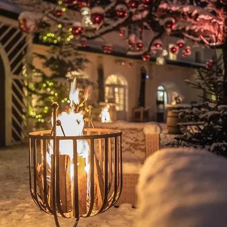 Der Schlosswirt Zu - Biedermeierhotel Und Restaurant Ξενοδοχείο