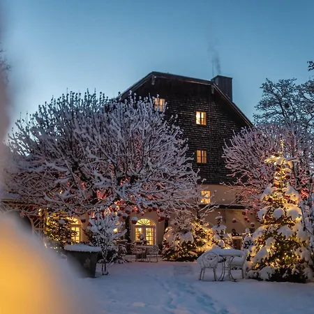 מלון Der Schlosswirt Zu - Biedermeierhotel Und Restaurant
