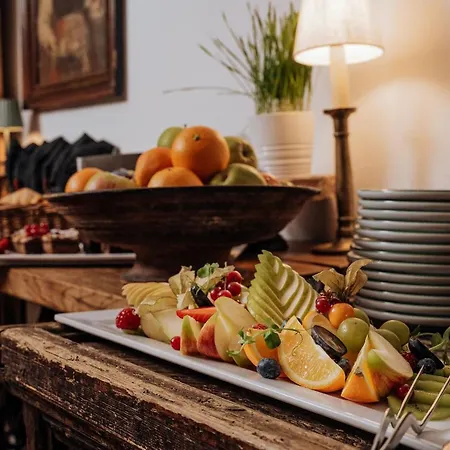Der Schlosswirt Zu - Biedermeierhotel Und Restaurant Аниф