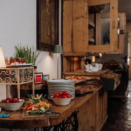 Der Schlosswirt Zu - Biedermeierhotel Und Restaurant 4*