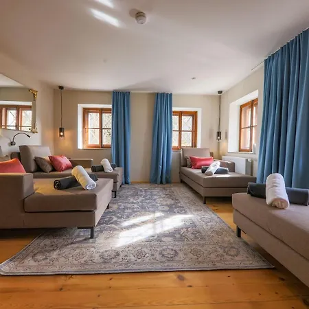 Der Schlosswirt Zu - Biedermeierhotel Und Restaurant 4* אניף