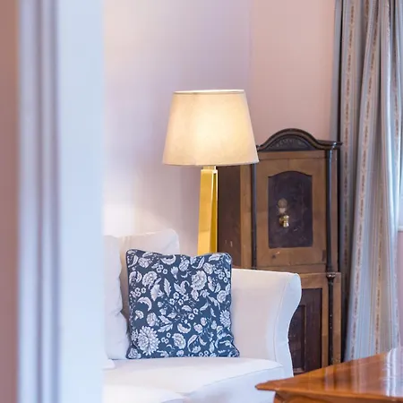Отель Der Schlosswirt Zu - Biedermeierhotel Und Restaurant 4*