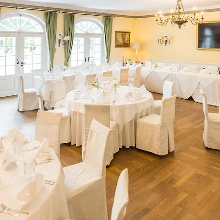 Der Schlosswirt Zu - Biedermeierhotel Und Restaurant Hotel 4*