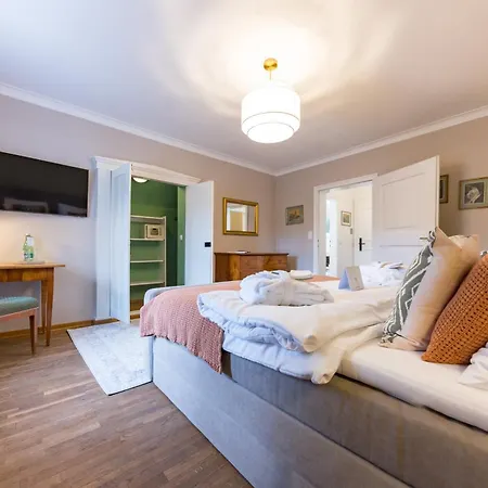 Hotel Der Schlosswirt Zu - Biedermeierhotel Und Restaurant Anif