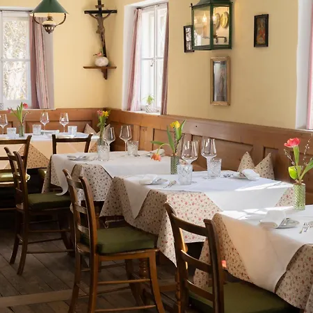 Hotel Der Schlosswirt Zu - Biedermeierhotel Und Restaurant 4*