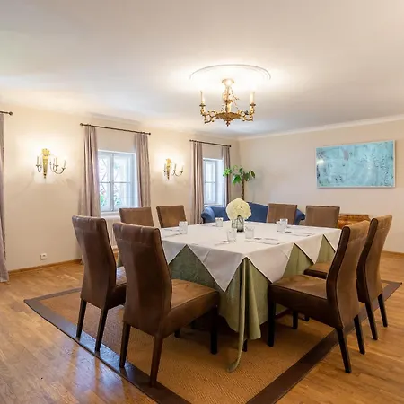Der Schlosswirt Zu - Biedermeierhotel Und Restaurant 4*