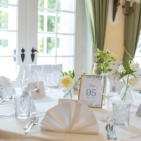 Hotel Der Schlosswirt Zu - Biedermeierhotel Und Restaurant Anif