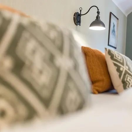 Der Schlosswirt Zu - Biedermeierhotel Und Restaurant 4*