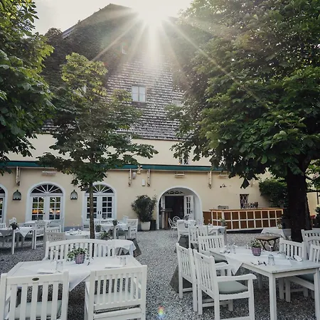 Der Schlosswirt Zu - Biedermeierhotel Und Restaurant 4* 阿尼夫