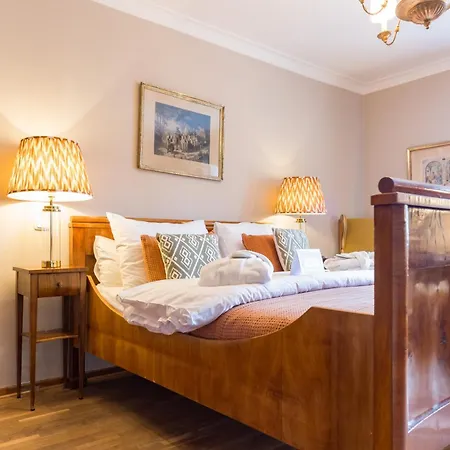 Hotel Der Schlosswirt Zu - Biedermeierhotel Und Restaurant 4*