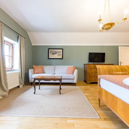 Der Schlosswirt Zu - Biedermeierhotel Und Restaurant Hotel 4*