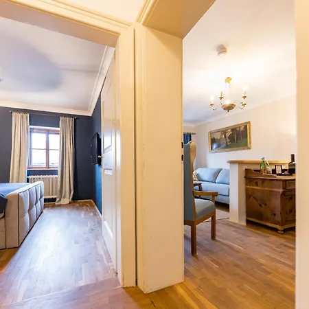 Der Schlosswirt Zu - Biedermeierhotel Und Restaurant