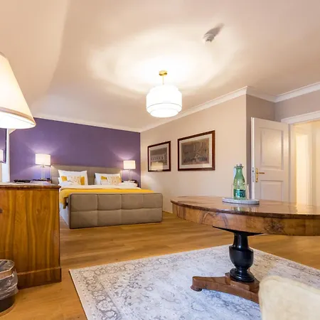 Der Schlosswirt Zu - Biedermeierhotel Und Restaurant Отель