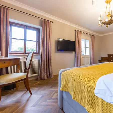 Der Schlosswirt Zu - Biedermeierhotel Und Restaurant Отель 4*