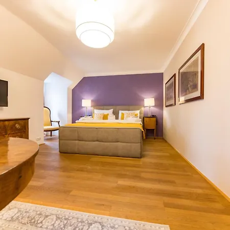 Отель Der Schlosswirt Zu - Biedermeierhotel Und Restaurant 4*