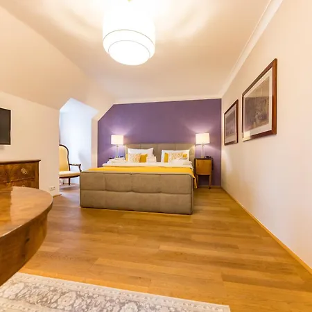 Hotel Der Schlosswirt Zu - Biedermeierhotel Und Restaurant 4*