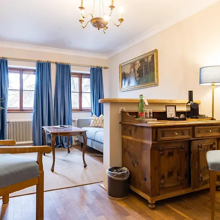 Der Schlosswirt Zu - Biedermeierhotel Und Restaurant Отель 4*