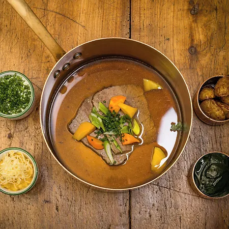 Der Schlosswirt Zu - Biedermeierhotel Und Restaurant 酒店