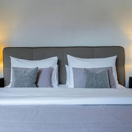 Hotel Der Schlosswirt Zu - Biedermeierhotel Und Restaurant 4*