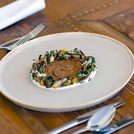ホテル Der Schlosswirt Zu - Biedermeierhotel Und Restaurant 4*