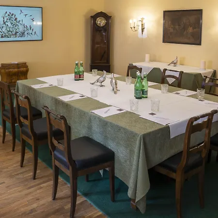 Der Schlosswirt Zu - Biedermeierhotel Und Restaurant Otel 4*